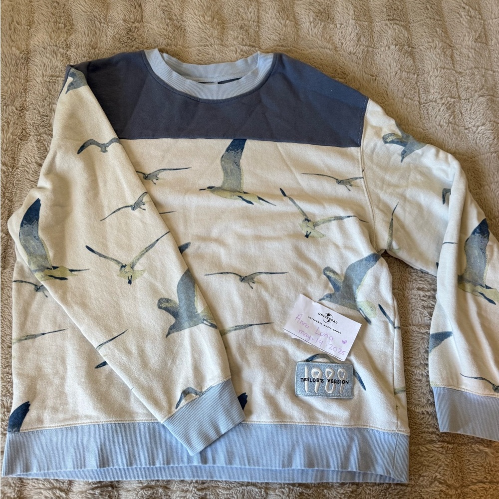 Taylor Swift Blue and White Crewneck Sweater with Color-Blocked Design